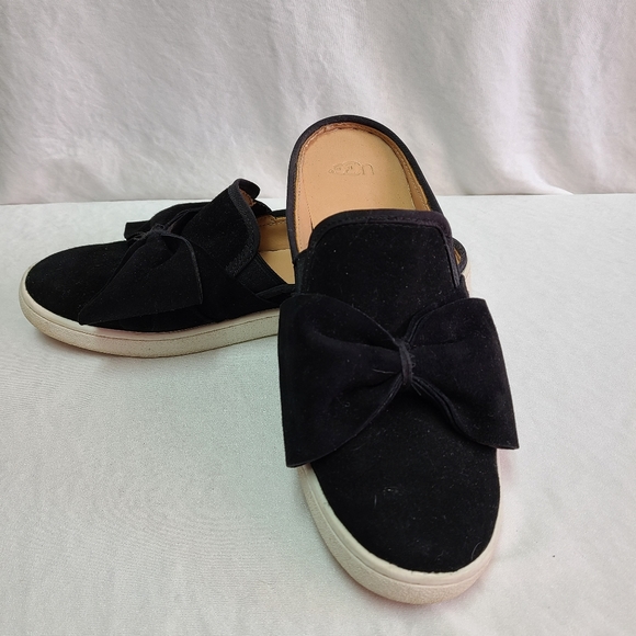 ugg slip on sneakers black